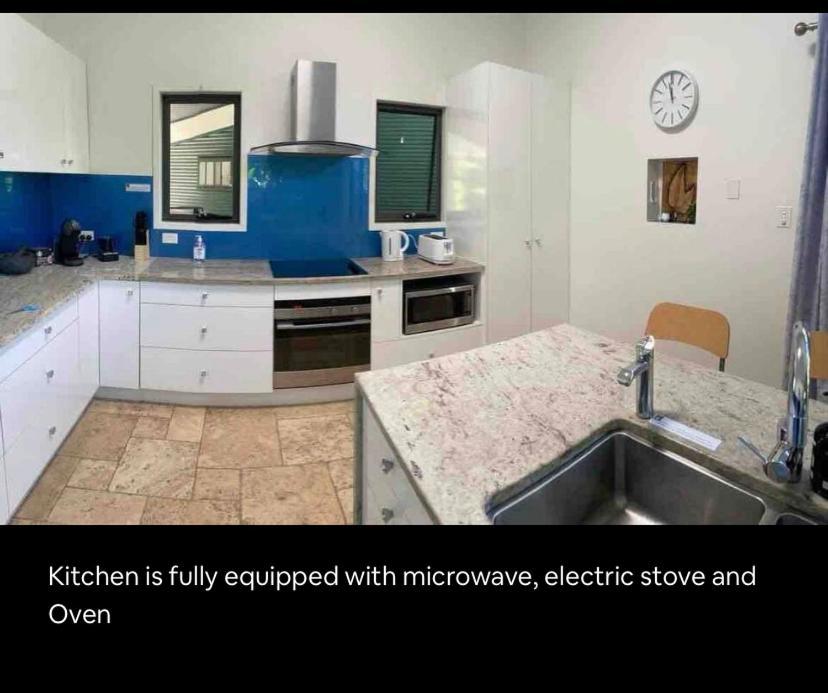 Dezen Accomodation Palmview Екстер'єр фото