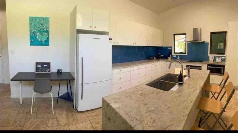 Dezen Accomodation Palmview Екстер'єр фото